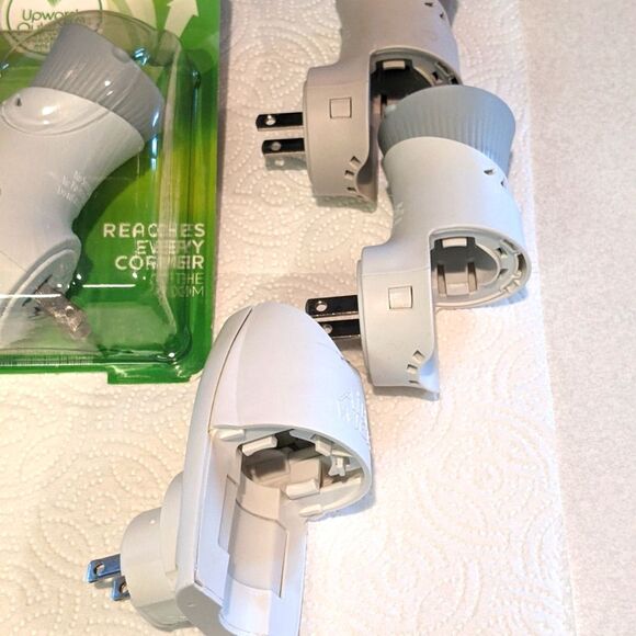 Air Wick scented oil warmers (5) plug-ins, 2 are NIB, 3 EUC - Picture 4 of 5